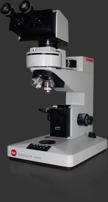 Microscope adapté